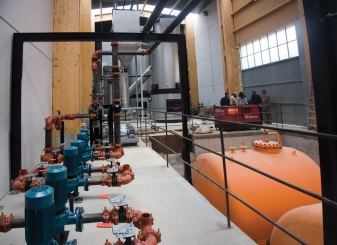 La primera red centralizada de aceite térmico calentado con biomasa de España se encuentra en la localidad barcelonesa de Berga y pronto comenzará a suministrar energía de alta temperatura a varias industrias locales